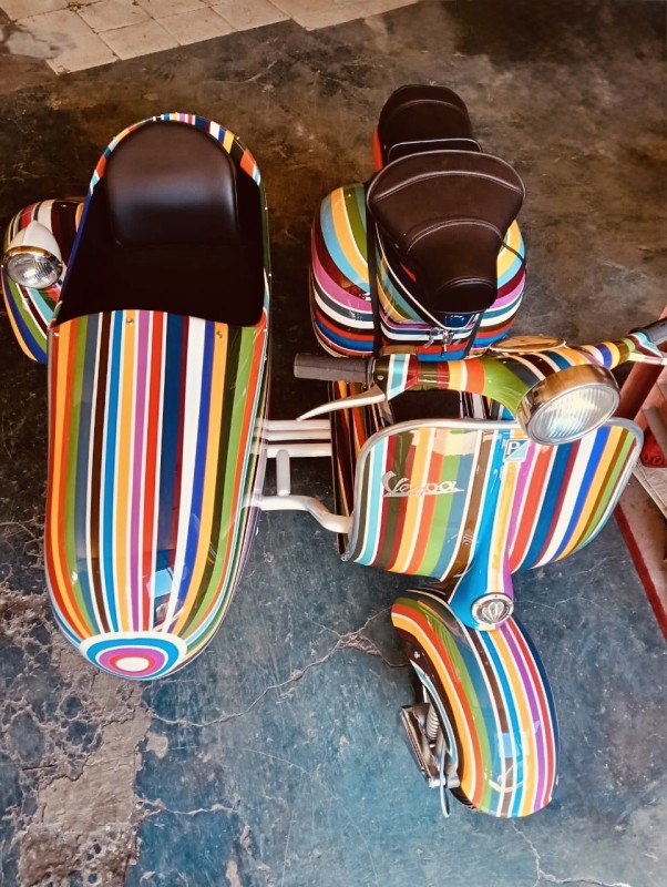 Vespa Custom : Quand l’Art Rencontre la Légende Italienne

Une Vespa Unique Qui Fait Tourner Toutes les Têtes, restauration complète, carte grise collection,Paris 