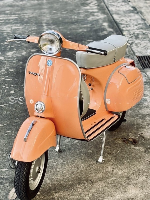 Vespa Sprint Veloce 1975 couleur saumon – Restauration personnalisée , carte grise collection, Paris 