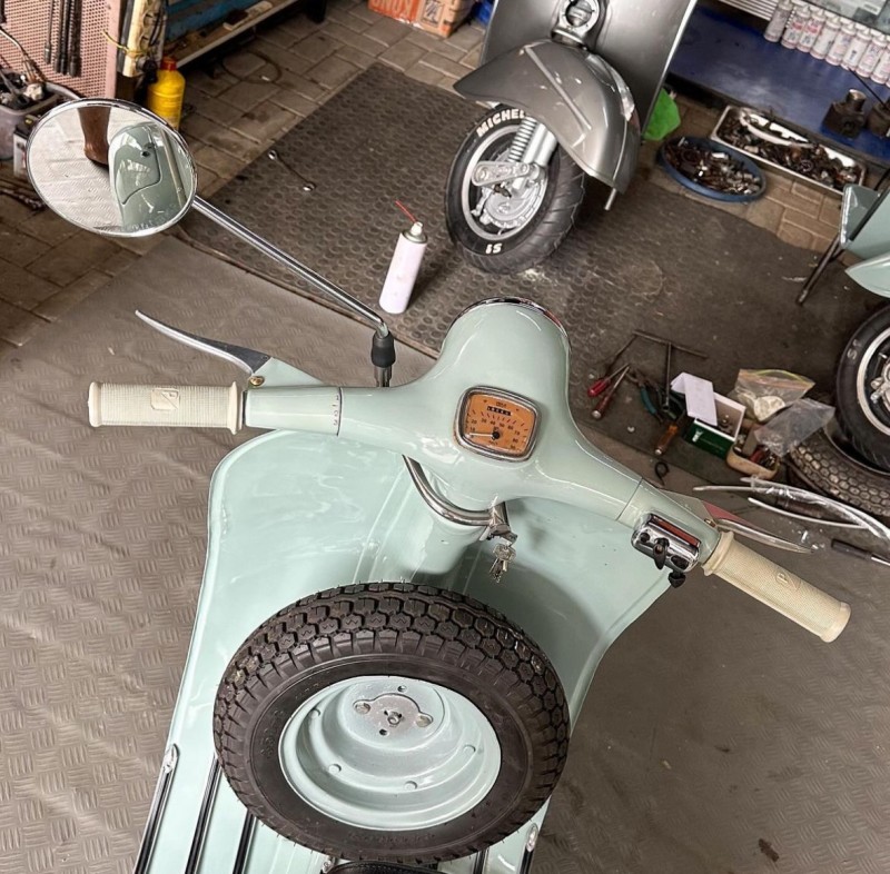 vespa Vbb 150cc vendue et livrée proche de Grenoble . sur commande. carte grise française collection 