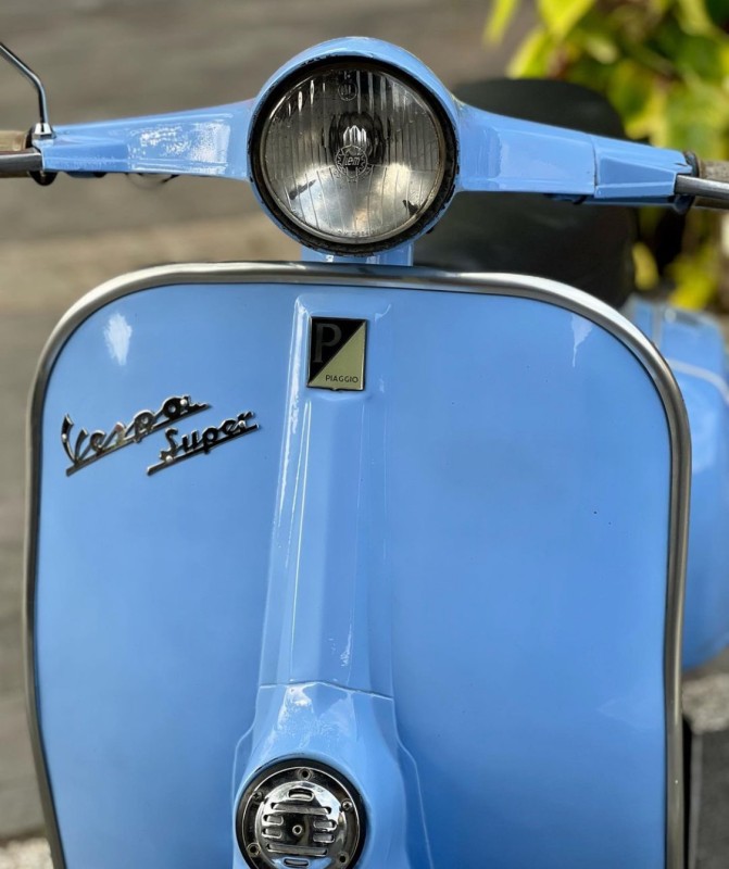 Vespa super 1966 . entièrement restaurée. carte grise française collection proche de Biarritz 