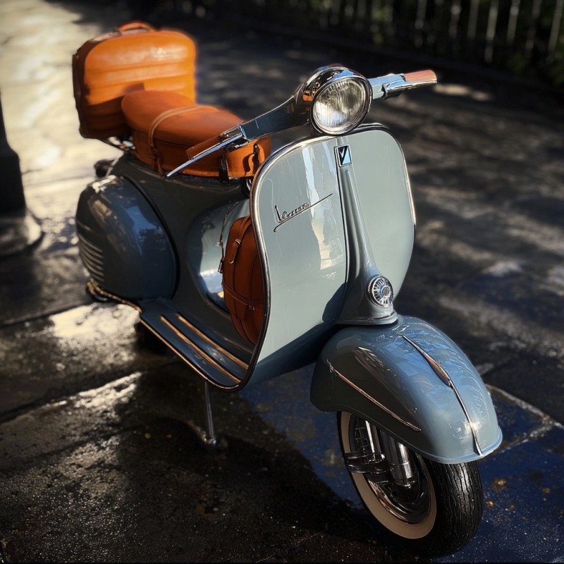 Vespa Gris Perle & Orange Hermès : Quand le luxe français rencontre l’icône italienne, Paris , carte grise collection, restauration complète 