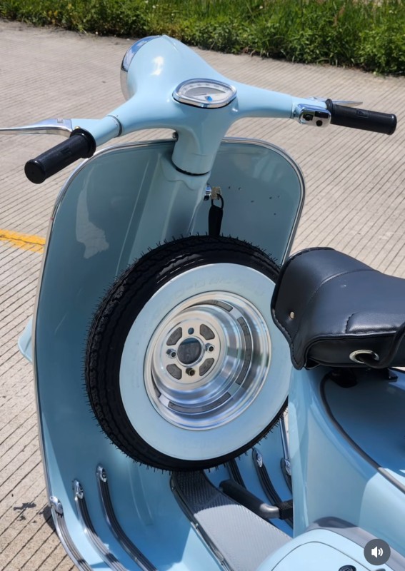 vespa Vbb 1964 entièrement restaurée. carte grise française collection. certificat d origine. Paris 