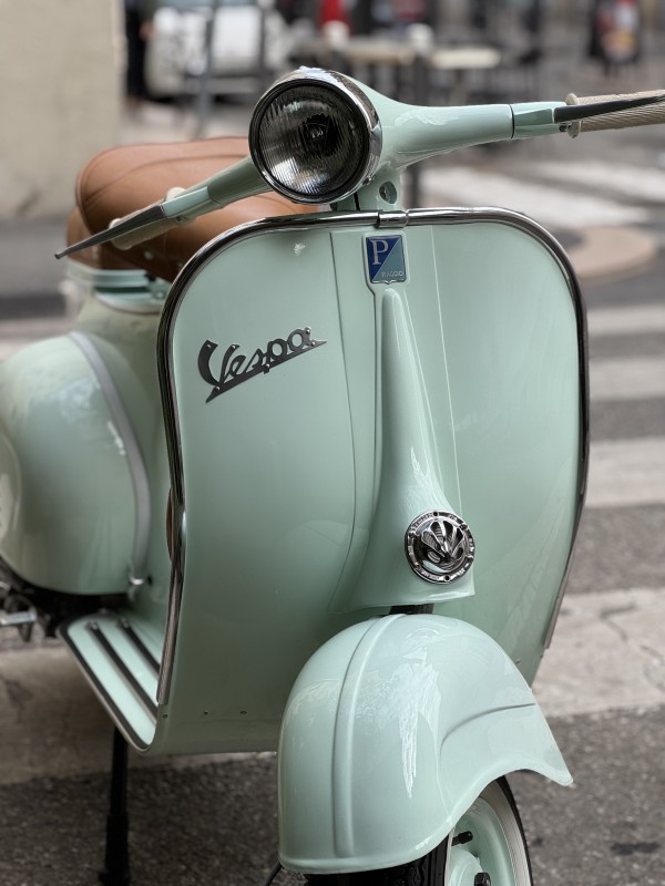 vespa VNB 63 , entièrement restaurée, proche de Aix en Provence, carte grise collection 