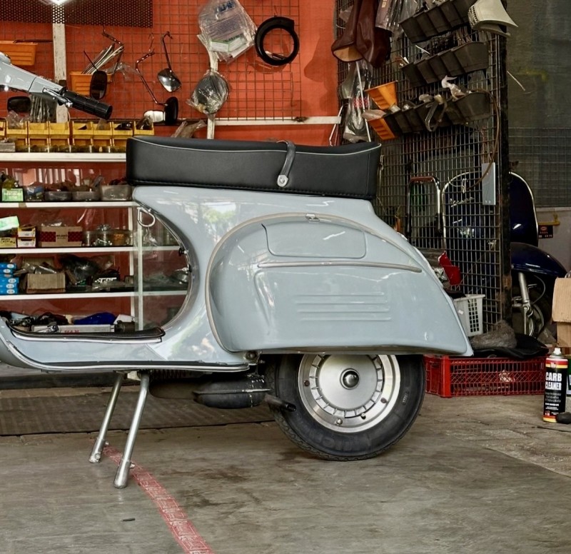 vespa sprint 1970, restauration complète, moteur d’origine. carte grise française de collection, proche de Rennes 