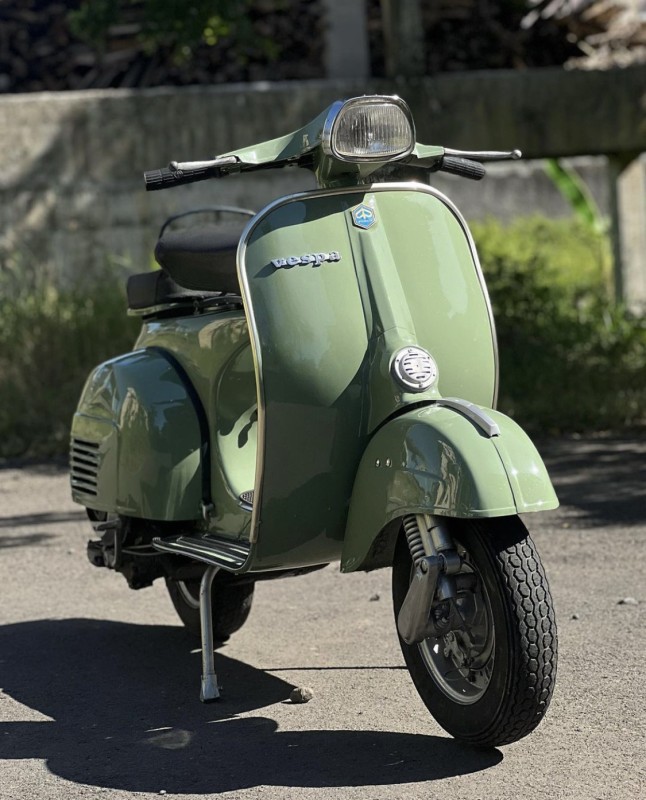 Vespa sprint de collection, entièrement restaurée, carte grise française collection proche de Monaco 