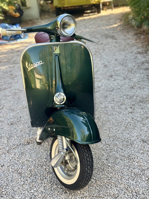 vespa VNB , vert jaguar, restauration complète, proche d Aix en Provence
