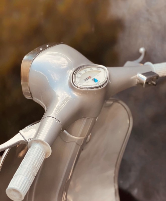 vespa sprint 1970 , entièrement restaurée, carte grise collection, proche de Lyon 