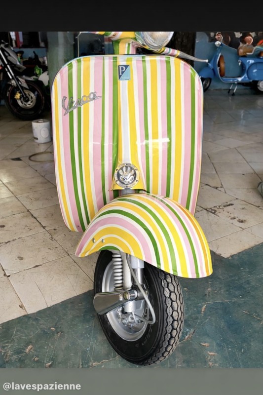 ???? Scooter vintage coloré : le nouveau phénomène tendance qui crée le buzz

Un scooter au design unique qui attire tous les regards carte grise de collection, restauration complète 