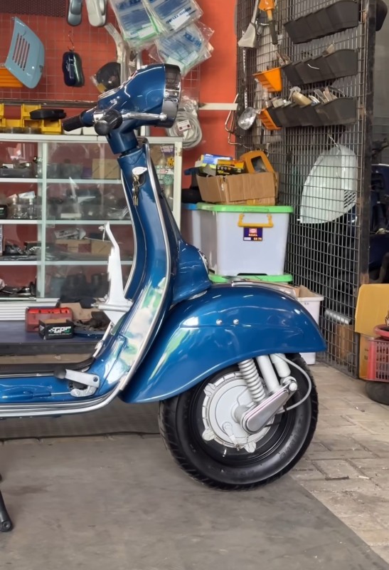 vespa super 66 , entièrement restaurée, carte grise française collection, proche de Deauville 