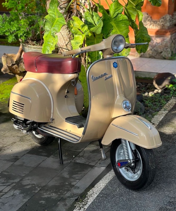 vespa super 66, entièrement restaurée proche de Biarritz. carte grise collection 