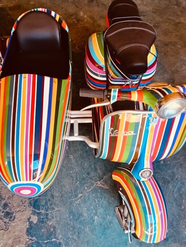 Vespa Custom : Quand l’Art Rencontre la Légende Italienne

Une Vespa Unique Qui Fait Tourner Toutes les Têtes, restauration complète, carte grise collection,Paris 