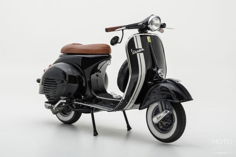 Vespa VBB 1965 , noire , entièrement restaurée – Icône vintage personnalisée en finition , proche de bordeaux