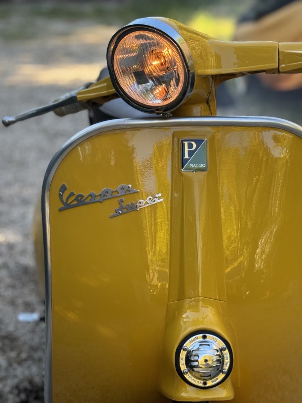 vespa super jaune positano prête à être livrée . proche de paris, carte grise collection. 