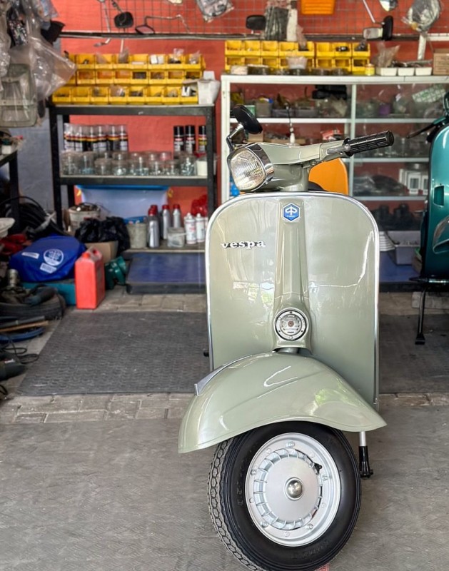 vespa sprint 150cc , carte grise de collection, restauration complète personnalisée, Paris 