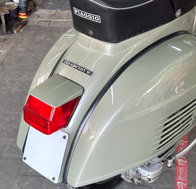 vespa sprint 150cc , carte grise de collection, restauration complète personnalisée, Paris 