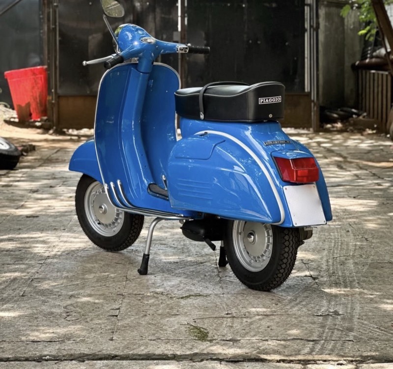 Vespa Sprint 150 cc 1974 : une icône restaurée dans notre atelier, carte grise collection, proche Lyon 