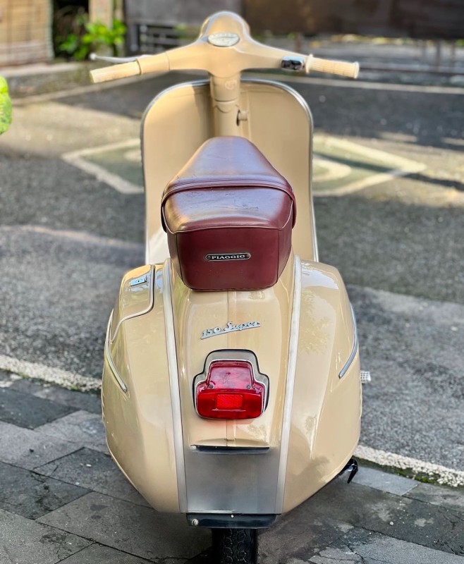 vespa super 66, entièrement restaurée proche de Biarritz. carte grise collection 
