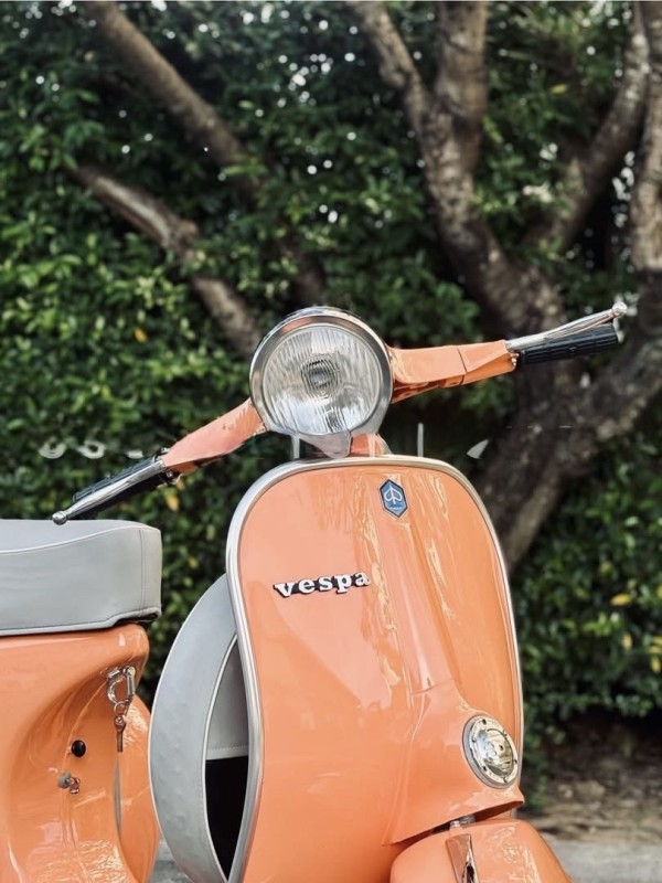 Vespa Sprint Veloce 1975 couleur saumon – Restauration personnalisée , carte grise collection, Paris 