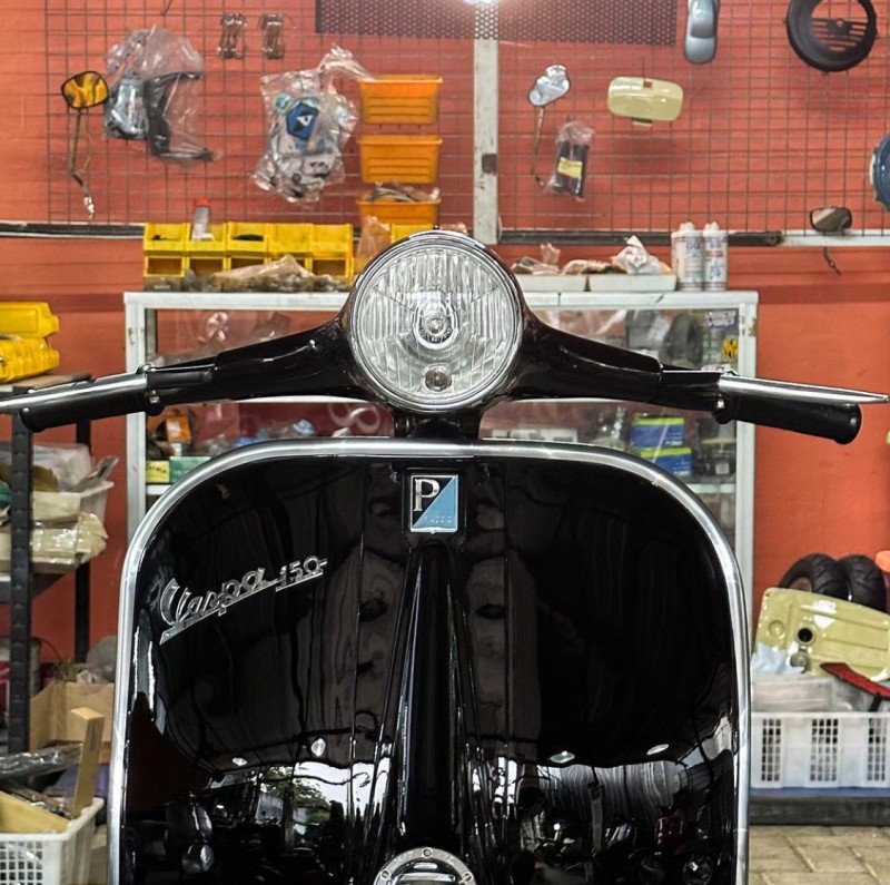 Vespa VBB 150cc
entièrement restaurée . carte grise française collection. proche de Lille 