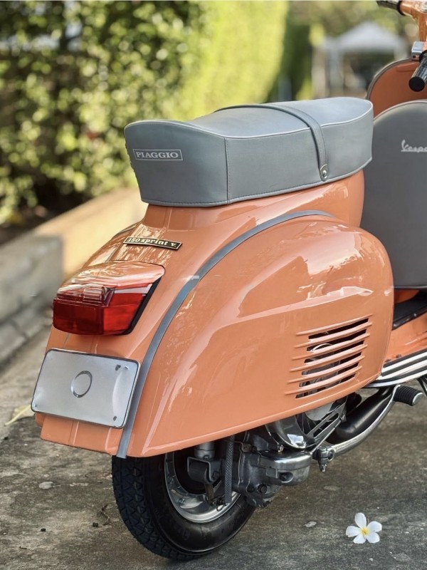 Vespa Sprint Veloce 1975 couleur saumon – Restauration personnalisée , carte grise collection, Paris 