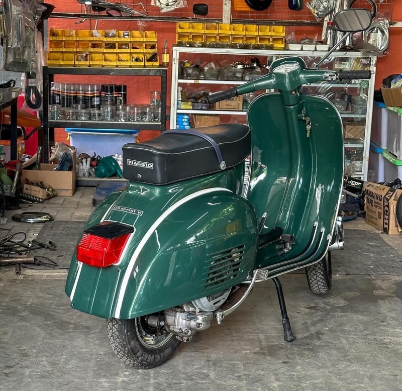 vespa sprint véloce 1974, entièrement restaurée, proche de Paris . carte grise française collection 