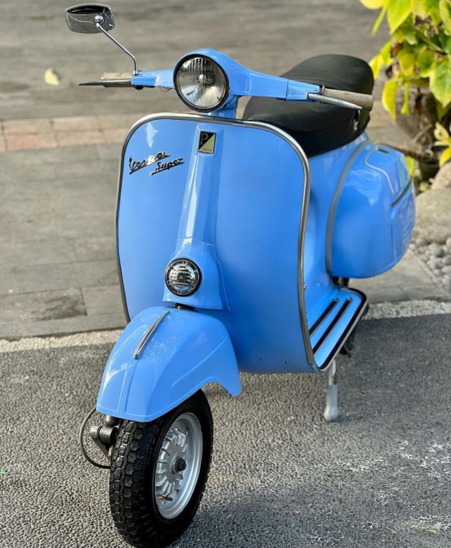 Vespa super 1966 . entièrement restaurée. carte grise française collection proche de Biarritz 
