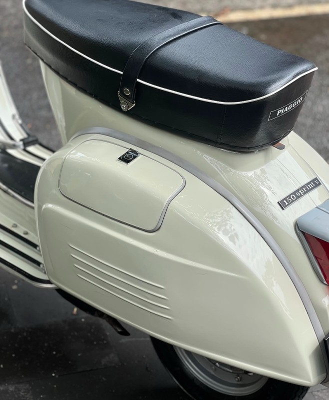 vespa sprint véloce ,150cc , entièrement restaurée proche de Paris . carte grise collection. livraison 