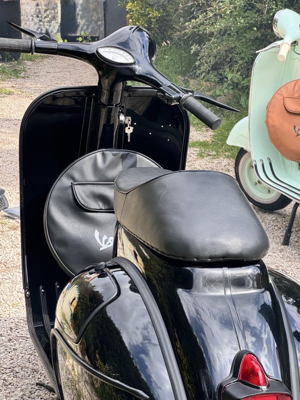 ⚫ Vespa All Black sur mesure – L’icône italienne réinventée par @lavespazienne, disponible immédiatement, carte grise collection 