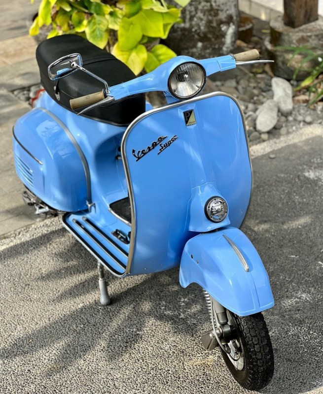 Vespa super 1966 . entièrement restaurée. carte grise française collection proche de Biarritz 