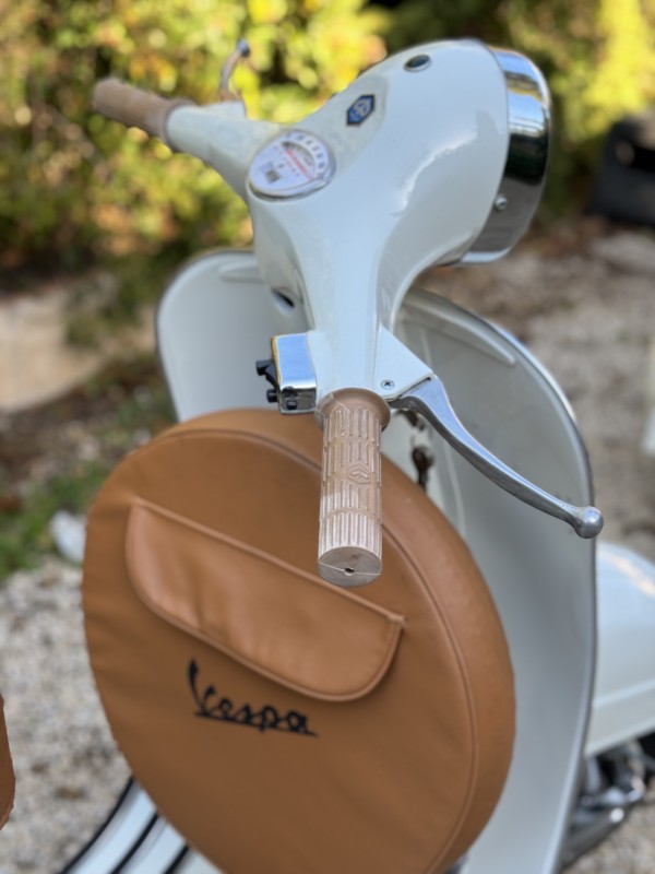 vespa GTR entièrement restaurée, certificat d origine, carte grise française collection proche de Paris . 