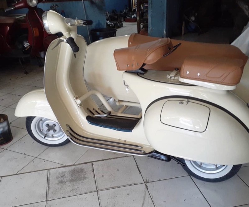 Vespa vintage avec side-car : l’élégance italienne restaurée par La Vespazienne, Lyon , carte grise de collection, restauration complète 