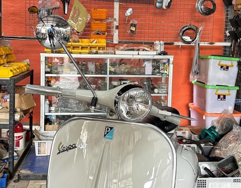 vespa VBB entièrement restaurée , livrée sur paris . carte grise française collection 