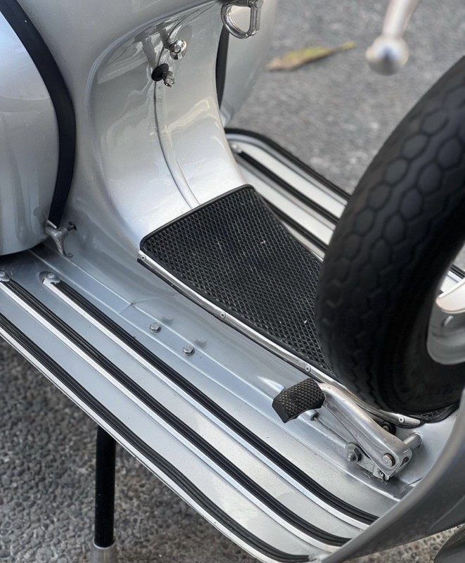 Vespa sprint 1974 , silver , carte grise française collection, à vendre proche de Monaco 