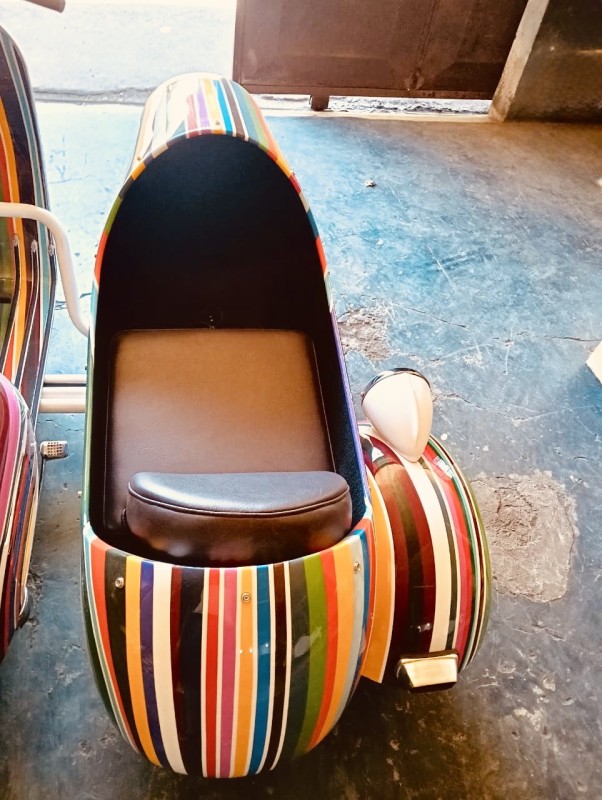 Vespa Custom : Quand l’Art Rencontre la Légende Italienne

Une Vespa Unique Qui Fait Tourner Toutes les Têtes, restauration complète, carte grise collection,Paris 