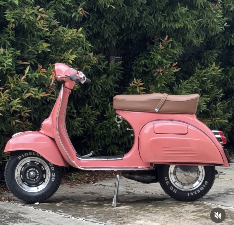 Vespa Super  1973 restaurée : l’élégance intemporelle d’une icône italienne, carte grise collection, Paris 