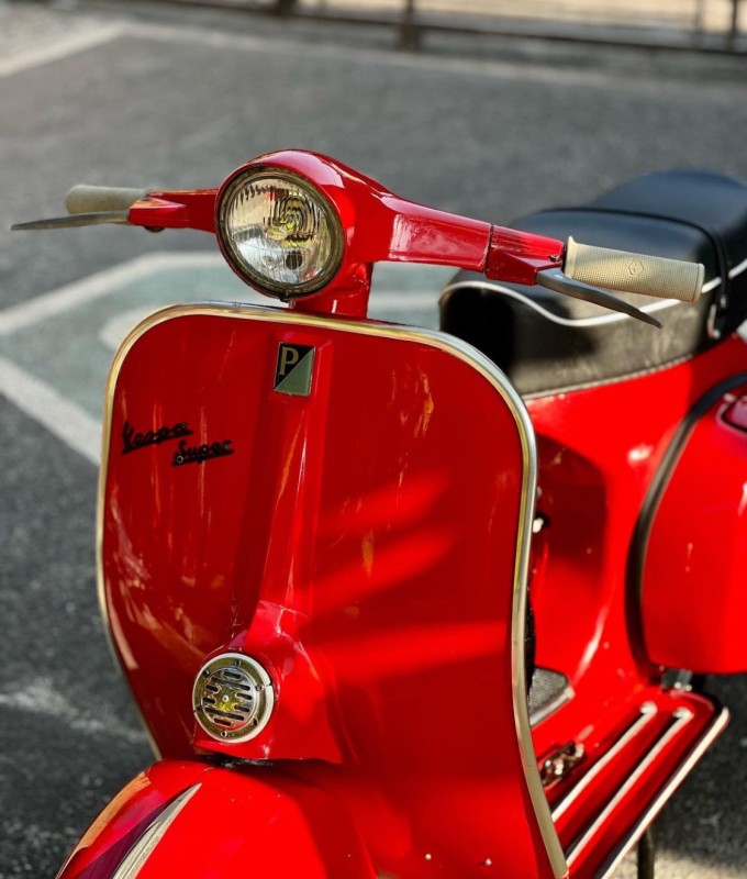 Vespa super 1967 entièrement restaurée carte grise française collection proche de Lyon 