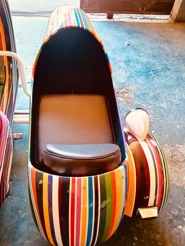 Vespa Custom : Quand l’Art Rencontre la Légende Italienne

Une Vespa Unique Qui Fait Tourner Toutes les Têtes, restauration complète, carte grise collection,Paris 