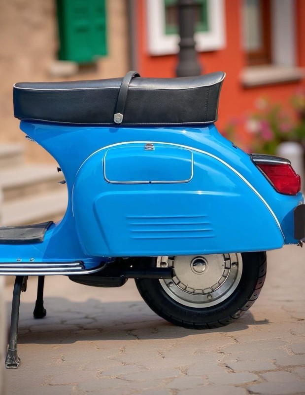 vespa 150 super , année 71 , bleu électrique, restauration complète, certificat d’authenticité Piaggio, proche de limoges .