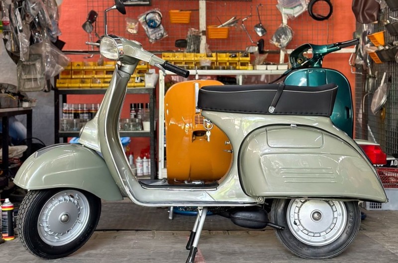 vespa sprint 150cc , carte grise de collection, restauration complète personnalisée, Paris 