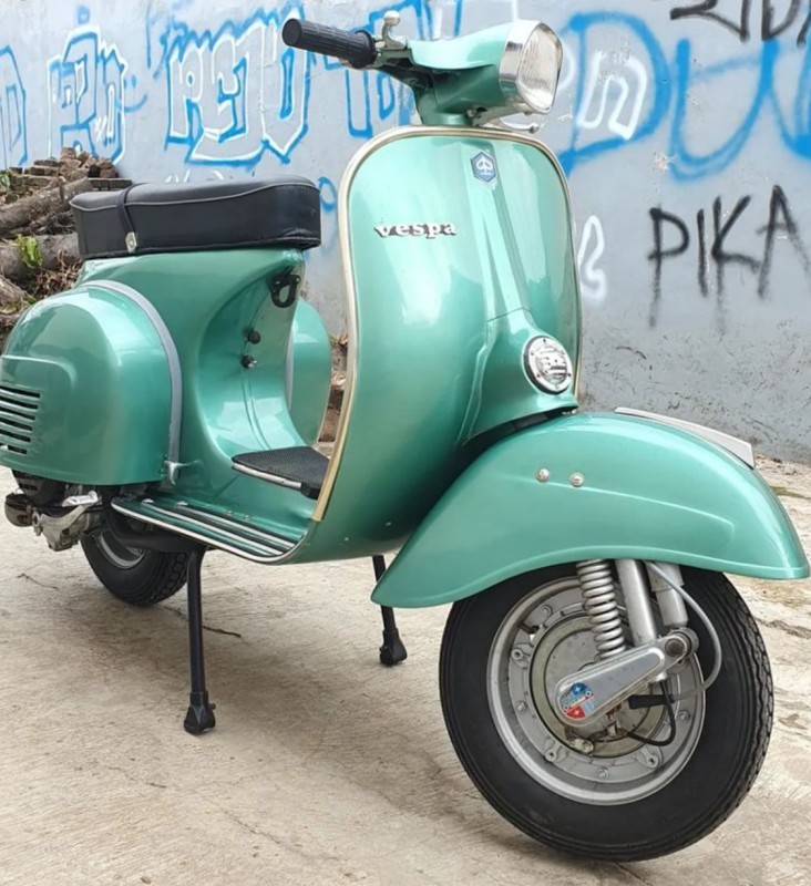 vespa type sprint entièrement restaurée, carte grise française collection proche de paris 