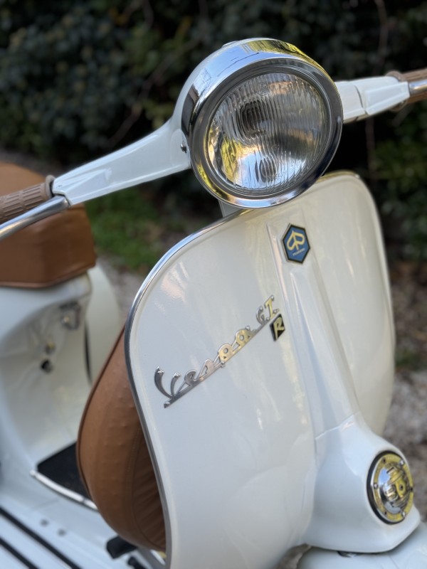 vespa GTR entièrement restaurée, certificat d origine, carte grise française collection proche de Paris . 