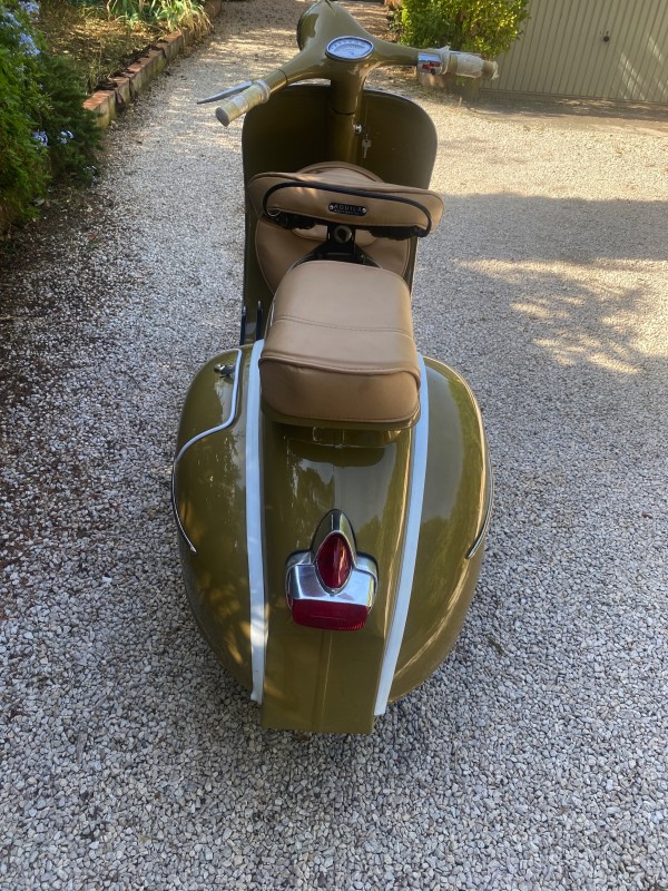 vespa VNB 1963 entièrement restaurée. proche de Marseille 