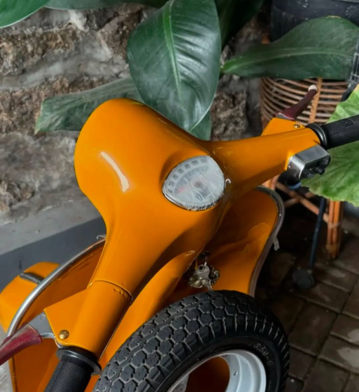 vespa super 66 entièrement restaurée , certificat d’authenticité et collection, carte grise française collection proche de limoges 