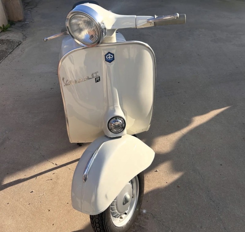 Vespa GTR 1974 entièrement restaurée : l’icône vintage qui séduit Saint-Tropez et la Côte d’Azur, carte grise collection, restauration complète 
