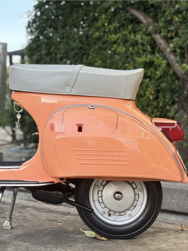 Vespa Sprint Veloce 1975 couleur saumon – Restauration personnalisée , carte grise collection, Paris 
