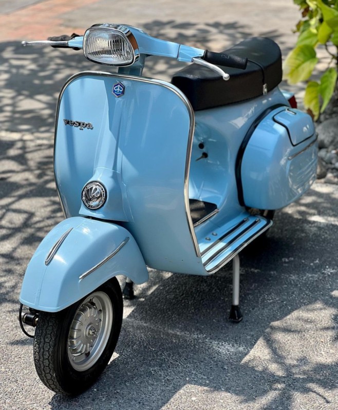 Vespa super 1975- entièrement restaurée. proche de Montpellier 