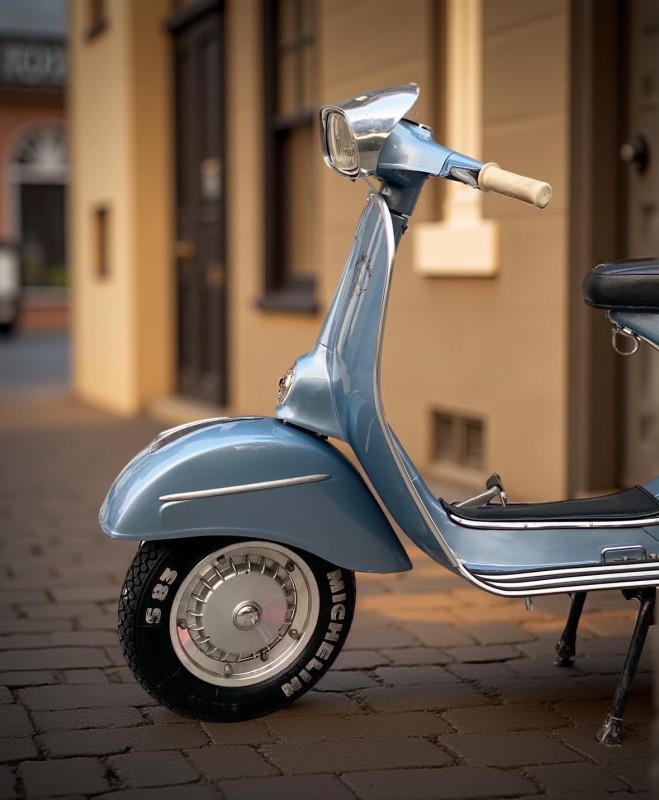 vespa sprint 73 , entièrement restaurée, certificat d origine piaggio , proche de Monaco 