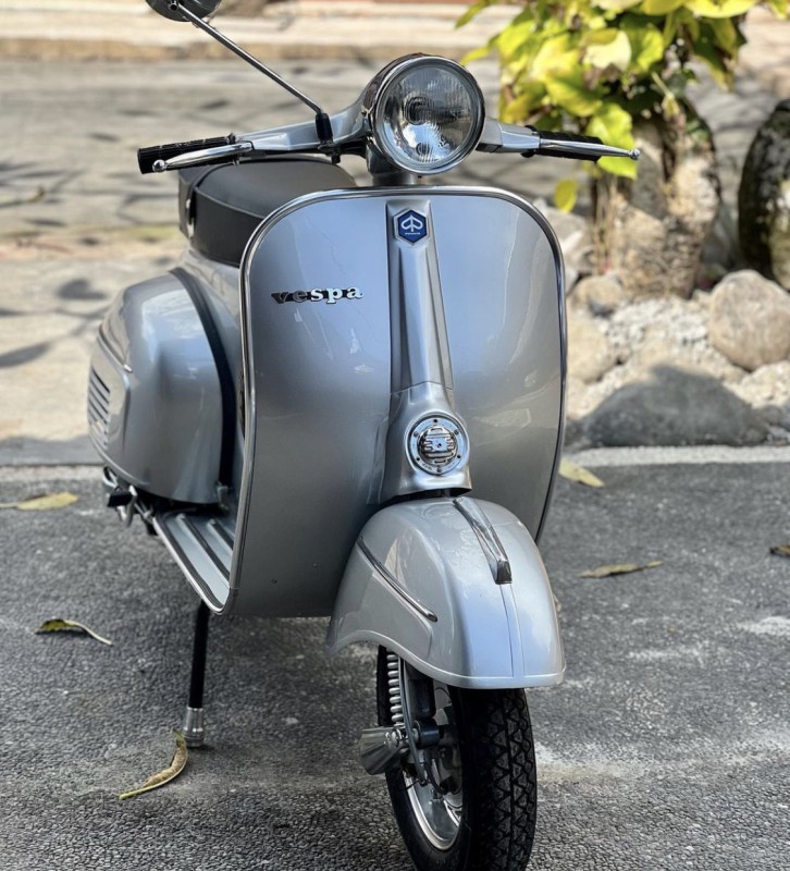 Vespa sprint 1974 , silver , carte grise française collection, à vendre proche de Monaco 