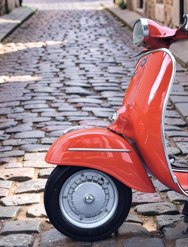 Vespa Sprint 1967 Orange d’Origine : La Renaissance d’une Icône Italienne Restaurée par La Vespazienne, Antibes , carte grise de collection, restauration complète. vintage 