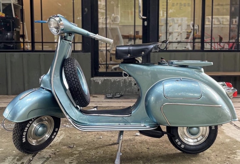 vespa VBB1 1962 , restauration complète, carte grise collection, proche de paris. 